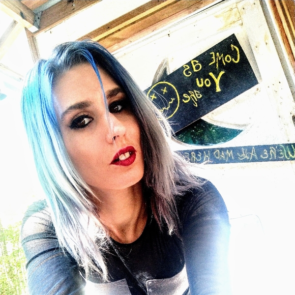 Meet your Posher, Brittany - Picture 4 of 6